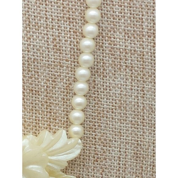 Vintage Faux Pearl Molded Floral Celluloid & Rhinestone Pendant Necklace Hook - Picture 6 of 10